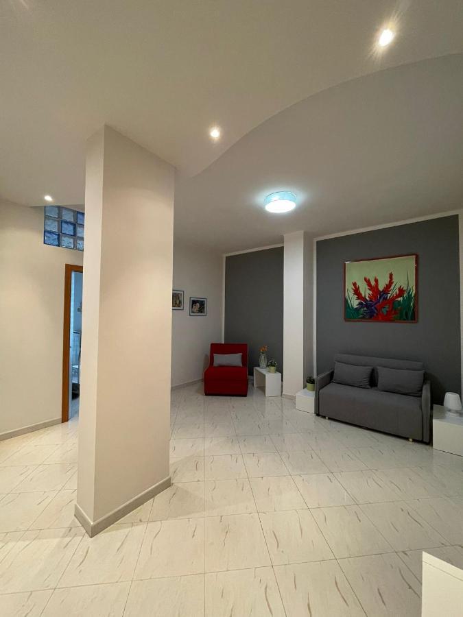 Comfort Apartment And Terrace Nel Cuore Di Bari Exterior foto